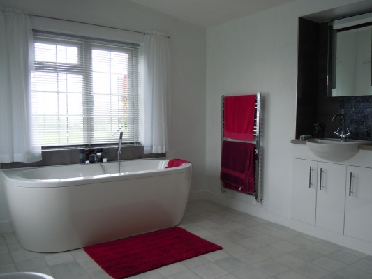 bathrooms 015.JPG