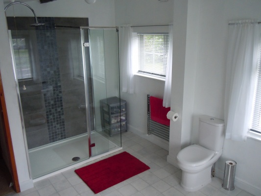 bathrooms 084.JPG